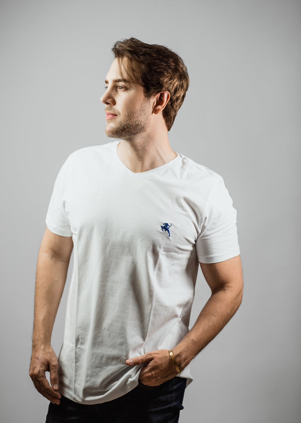 CAMISETA GOLA V CLÁSSICA BRANCA