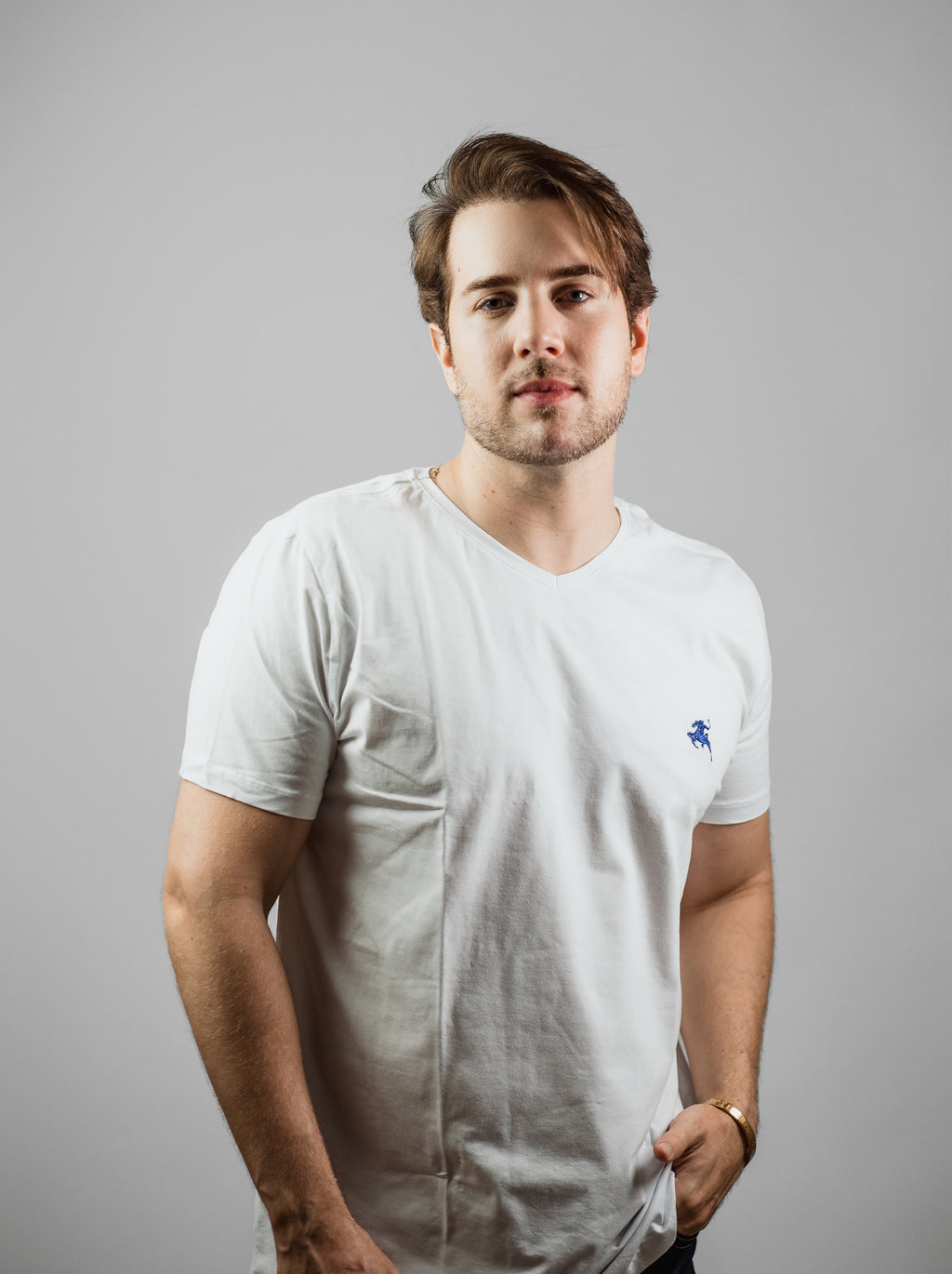 CAMISETA GOLA V CLÁSSICA BRANCA